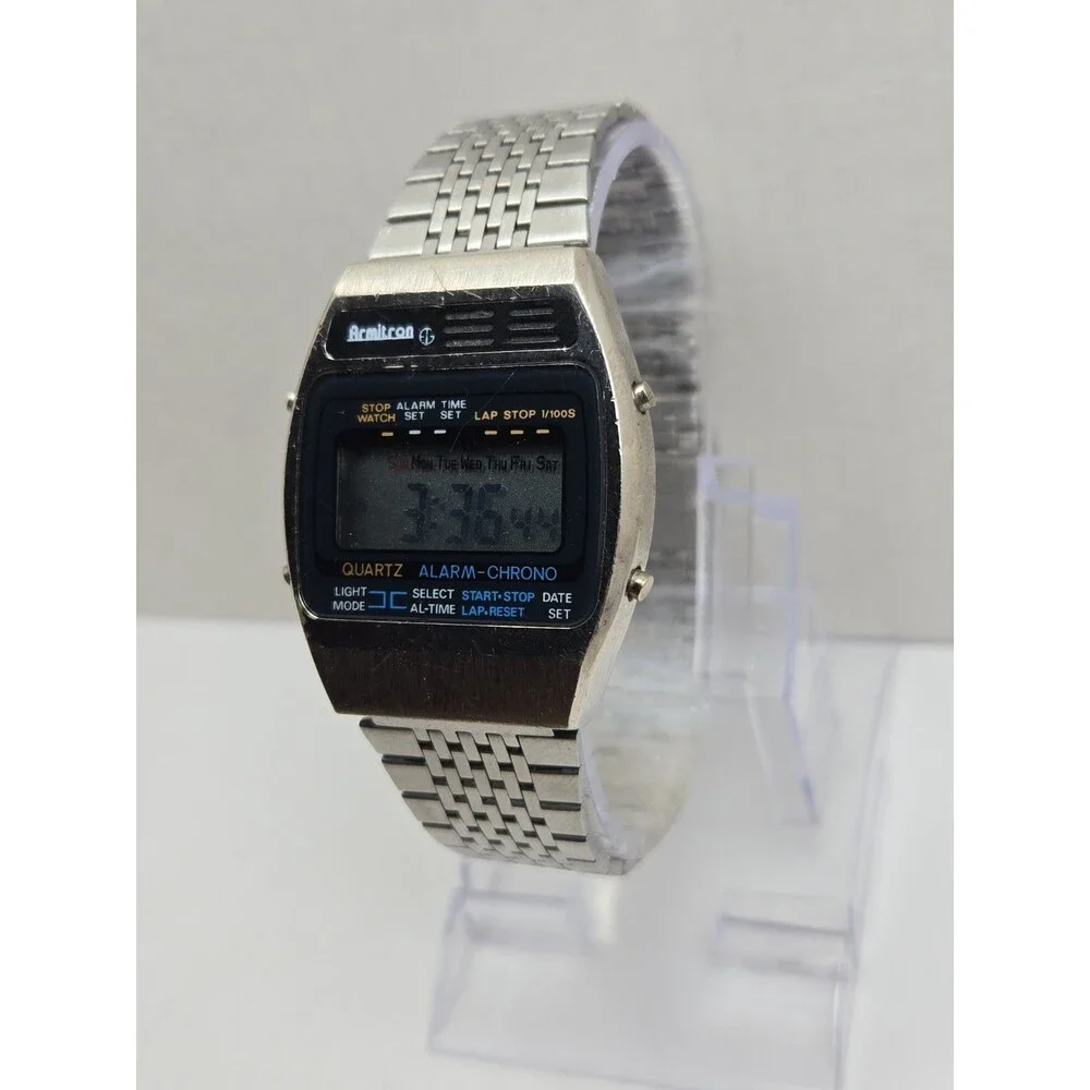 Vintage Armitron M199 40/6174-5 Alarm Chrono Digital LCD Mens Watch New Battery